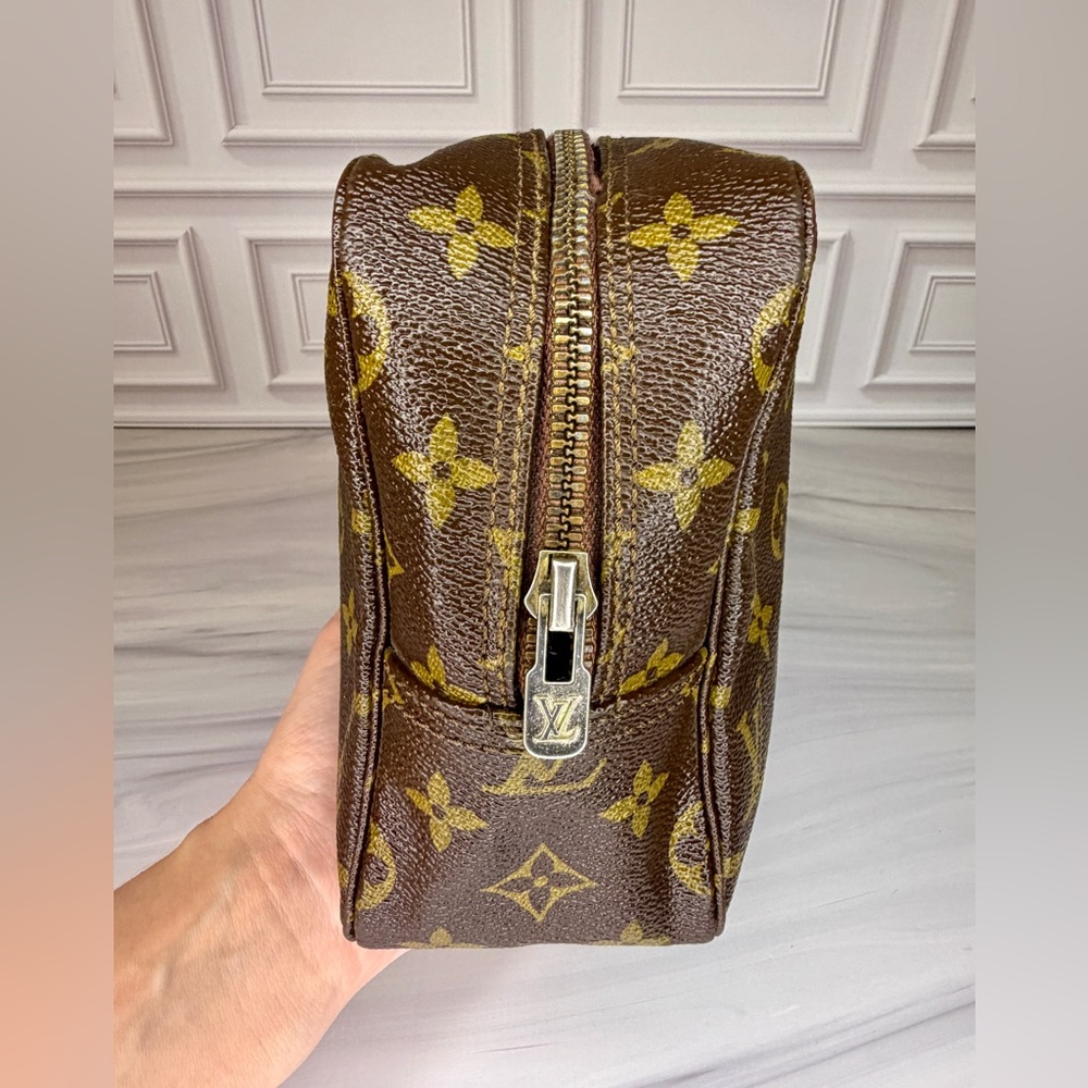 Louis Vuitton Monogram Travel Toiletry Bag | LV Cosmetic Pouch | Full Set - Picture 3 of 13